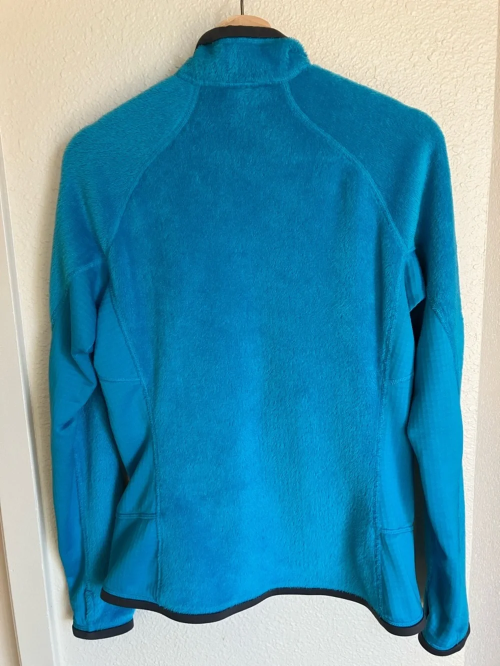 Patagonia R2 Jacket - Picture 2 of 15